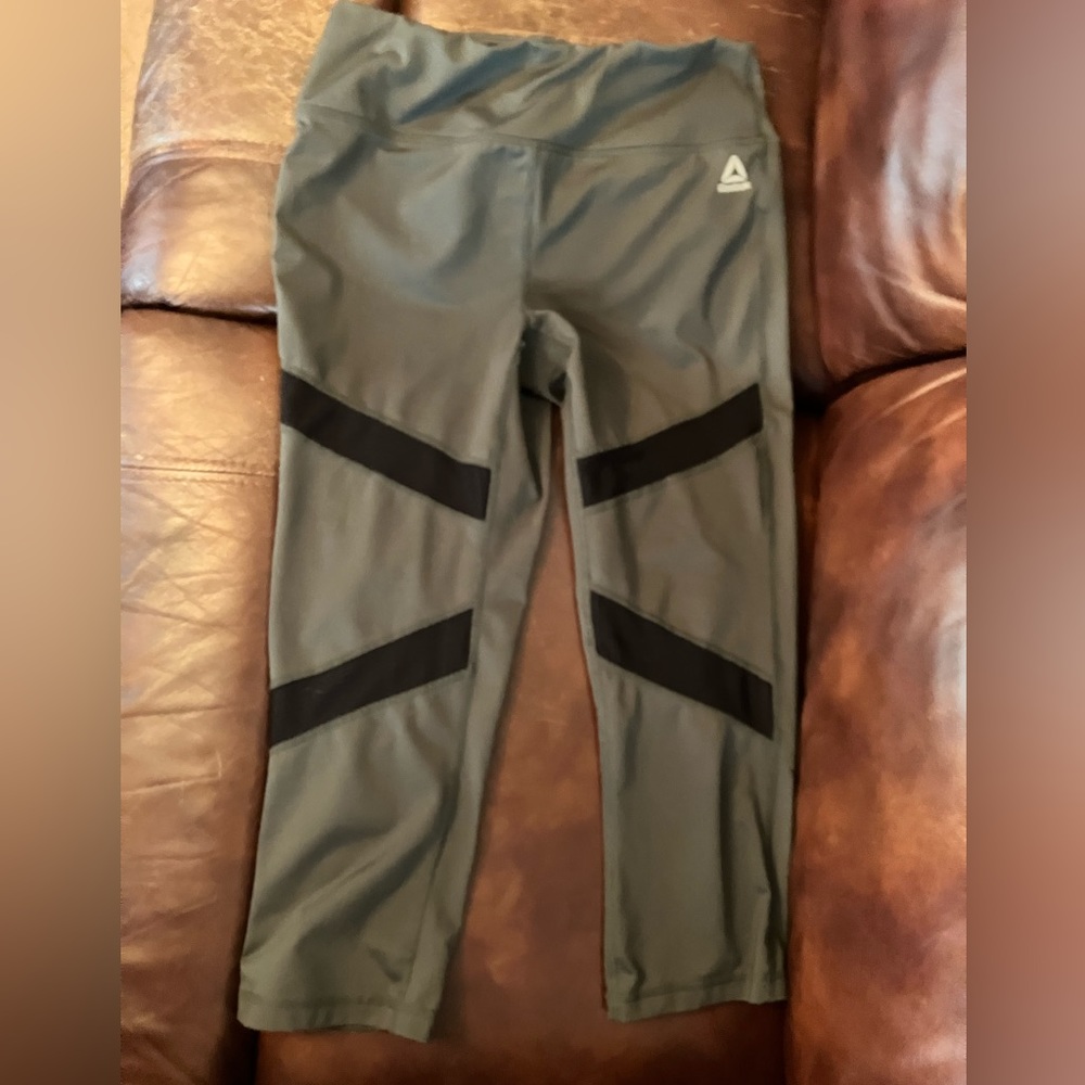 Reebok size medium olive to dark green leggings